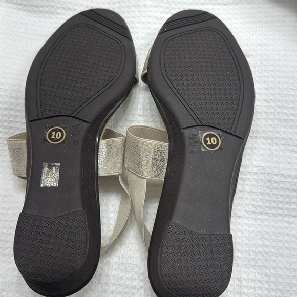 BNIB Charleston Shoe Company size 10 Hampton Sandals in Pearl - Picture 3 of 10